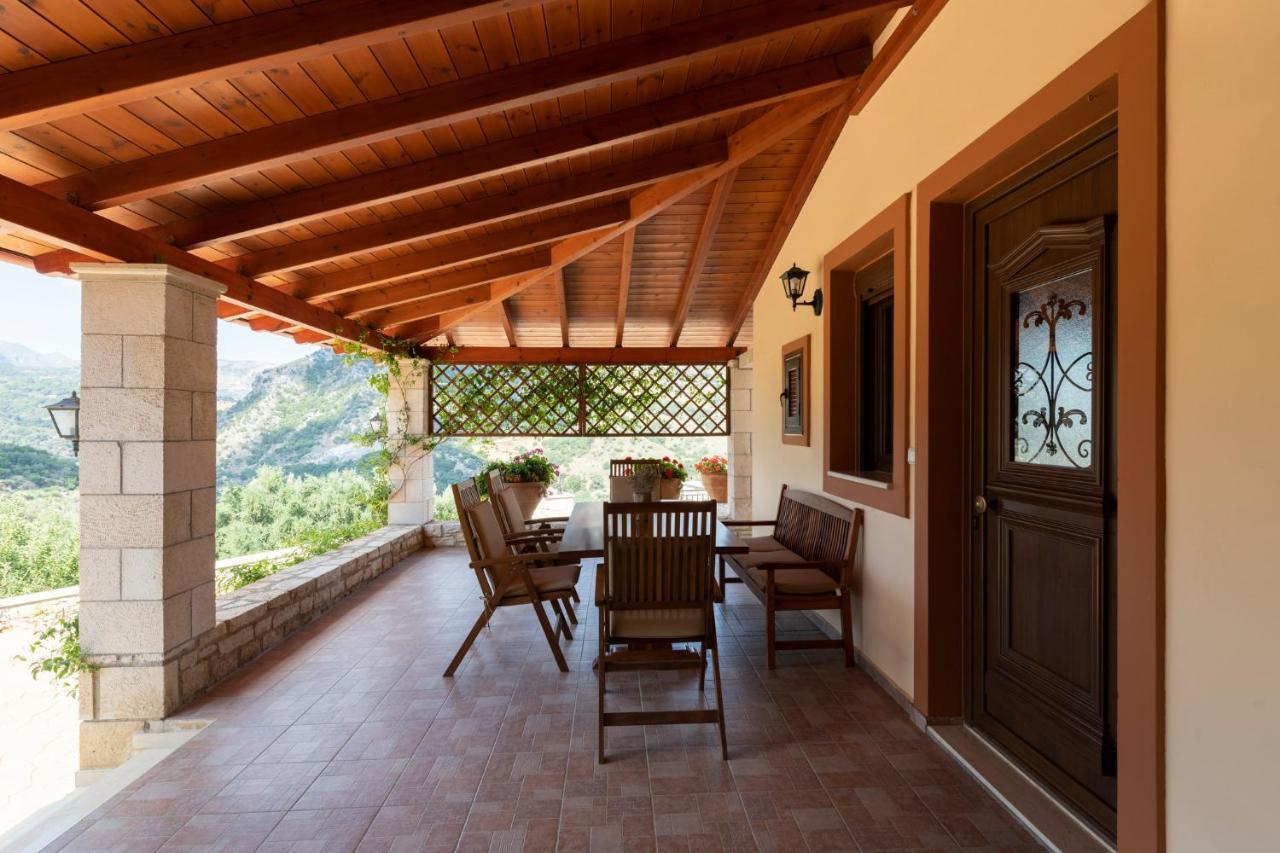 Ageri Traditional Villa Aryiroúpolis エクステリア 写真
